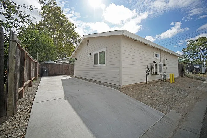 2 bed, 1.0 bath, 850 sqft, $2,000 — Photo 3