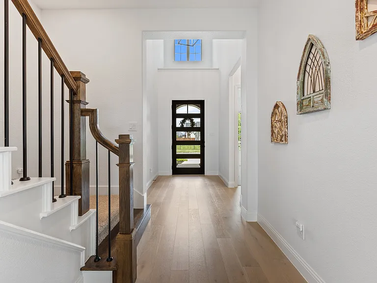1411 Prescott Dr — Photo 2