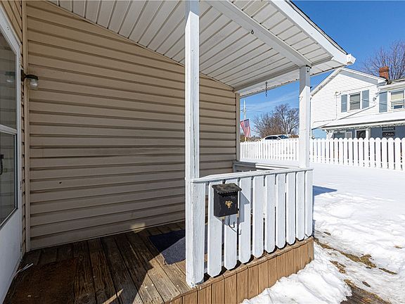 5th image of 1206 Summerlea Ave