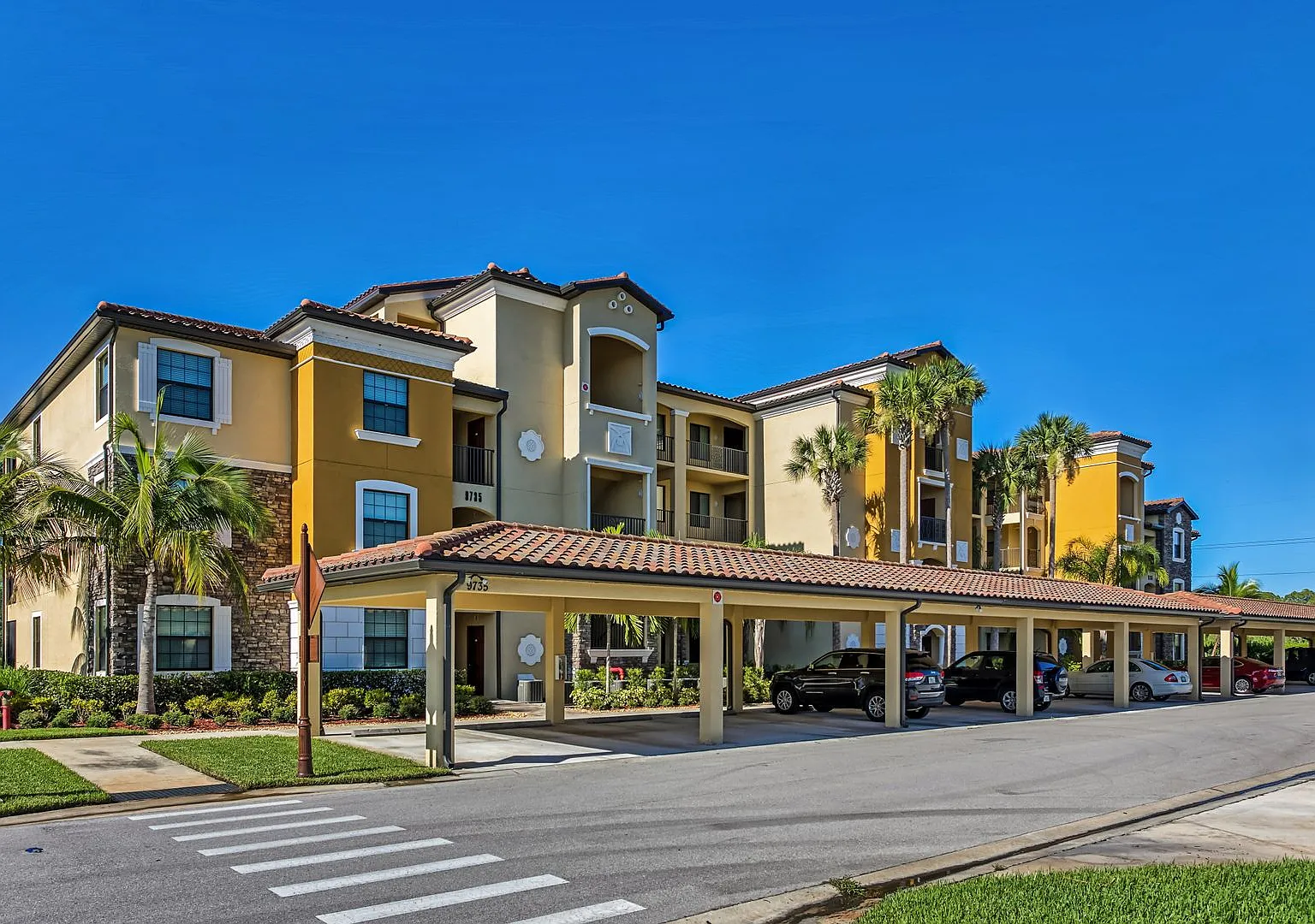 Available now as a turnkey furnished annual 2BR/2BA+Den Condo in Treviso Bay! — Photo 2