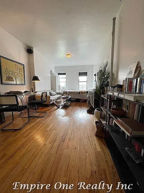 232 E 2nd St — Photo 1