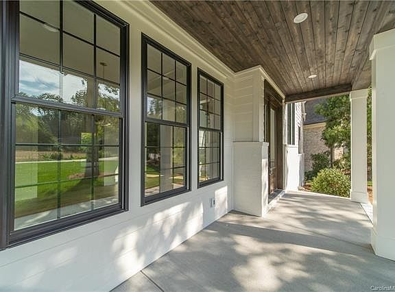 5th image of 315 Mammoth Oaks Dr