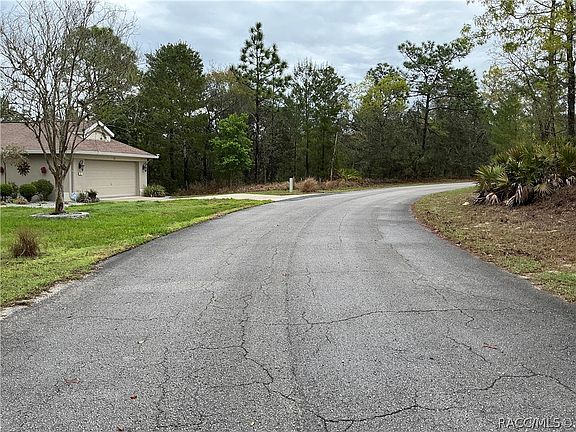 5th image of 19 Dahlia Ct N