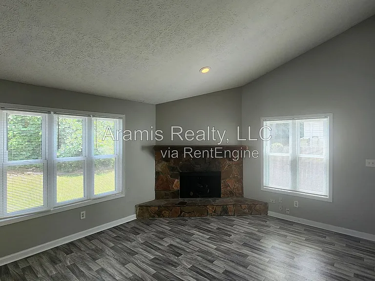 5566 Windwood Rd — Photo 3