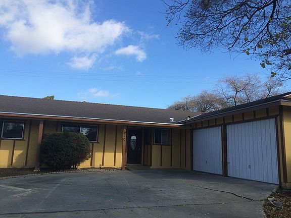 5th image of 1010 Williams Ct