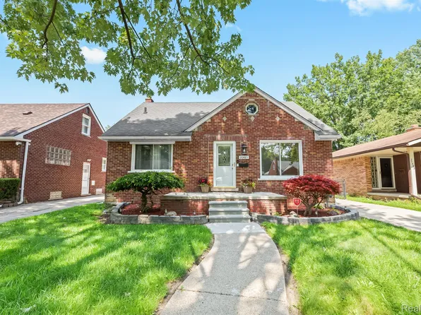 20485 Woodmont St, Harper Woods, MI 48225