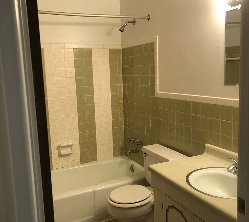 2nd image of 3000 Wardall Ave APT 1