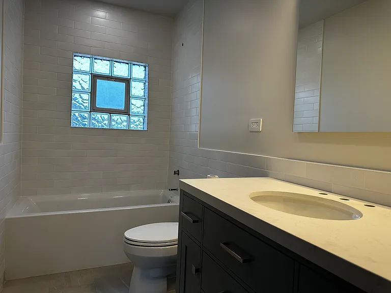 869 N Hermitage Ave #3R — Photo 10
