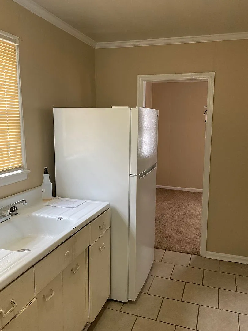1548 1/2 Schley Street Upstairs Unit — Photo 4