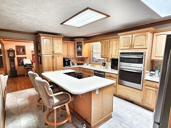 4th image of 1187 Gilbert Rd