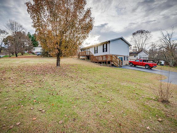 3rd image of 108 Country Hill Ct