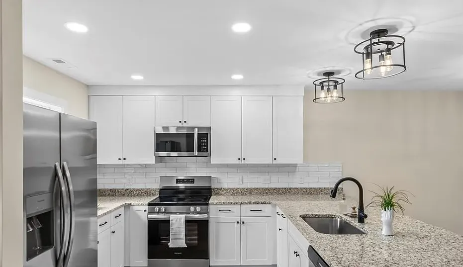 070-01: 200 Beacon Avenue - 1 — Photo 4