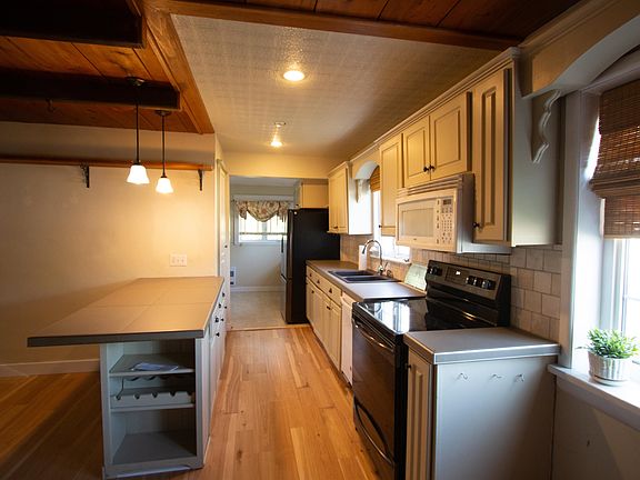 4th image of 288 Notre Dame St
