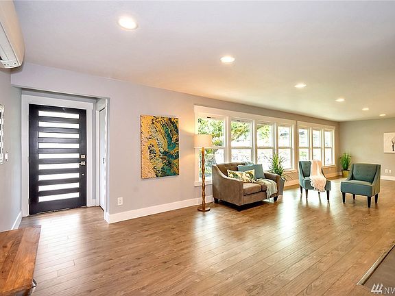 3rd image of 3902 Palisades Pl W