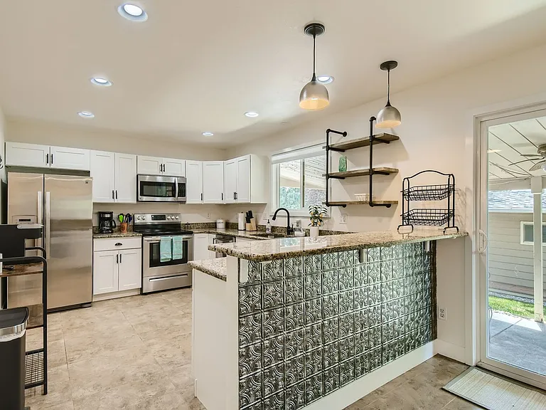3846 Dyanna Dr — Photo 13