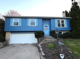117 Monterey Dr, Vernon Hills, IL 60061