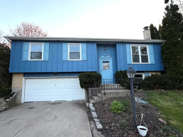 117 Monterey Dr, Vernon Hills, IL 60061