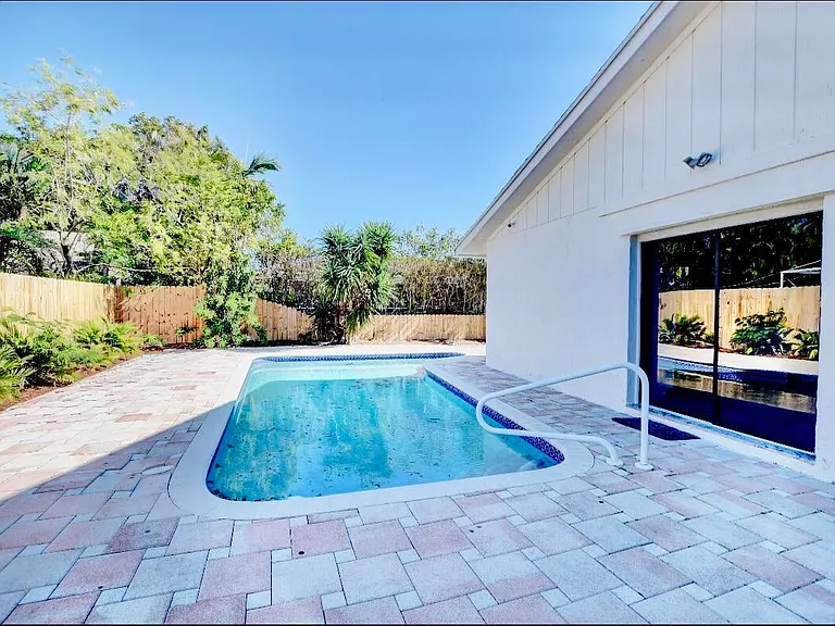 17768 Maplewood Dr — Photo 32