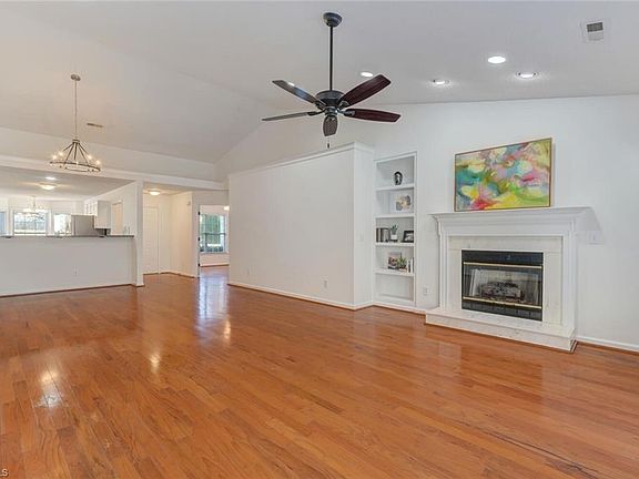 2nd image of 40 Mansfield Cir