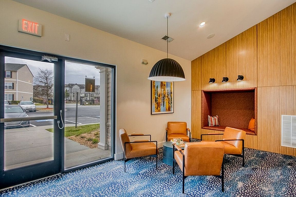 Relax in this cozy lobby lounge, perfect for informal meetings or unwinding.