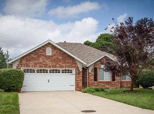 1033 E Oak Tree Ln, Springfield, MO 65810