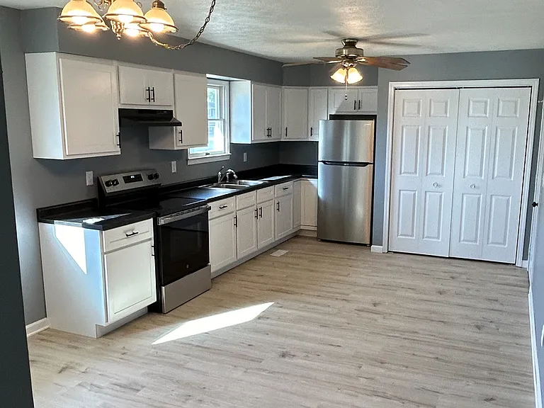 202 S Wetmore St #C — Photo 4
