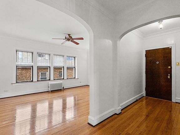 3rd image of 814 Mulford St APT 2C