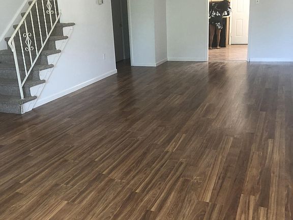 Living room/ dining area