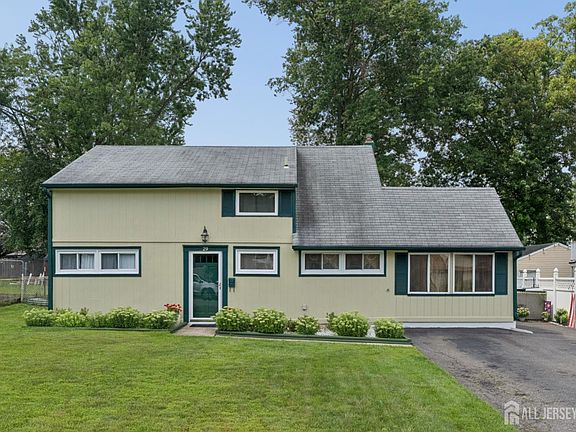2nd image of 29 Pinetree Rd