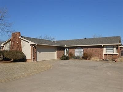 4th image of 4706 NE Macarthur Cir