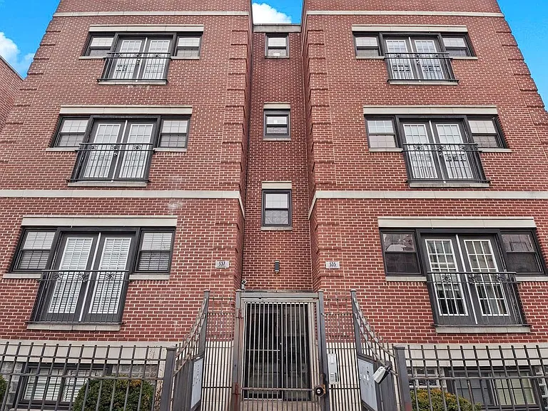 535 E 43rd St #3W — Photo 1