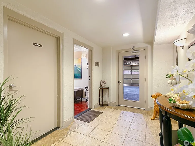 2100 Thorndyke Ave W #101 — Photo 6