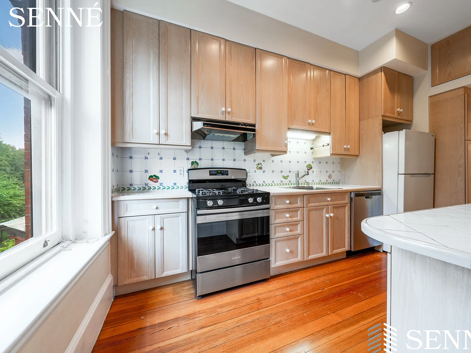 1 bed, 2.0 bath, 993 sqft, $7,000 — Photo 2