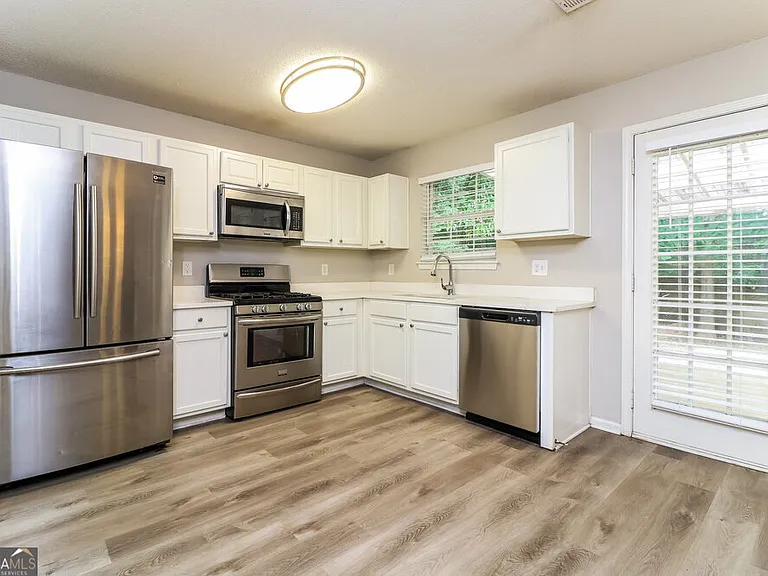 2860 Highland Hill Pkwy — Photo 9