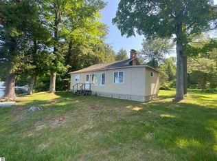 5536 Paradise Ln, Bellaire, MI 49615
