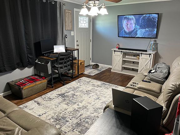 3rd image of 922 Skyview Dr
