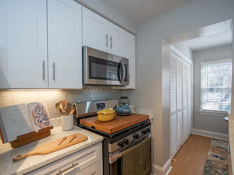 Malvern Manor Apartments — Photo 2