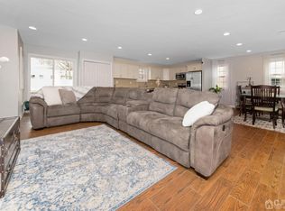 444 Old Post Rd, Edison, NJ 08817