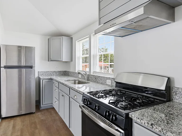 204 E H St — Photo 23