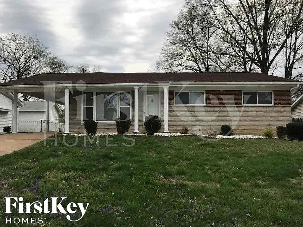 3 bed, 1.5 bath, 1200 sqft, $2,175 — Photo 1