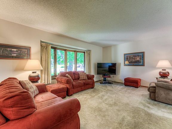 3rd image of 1220 49th Ave NE
