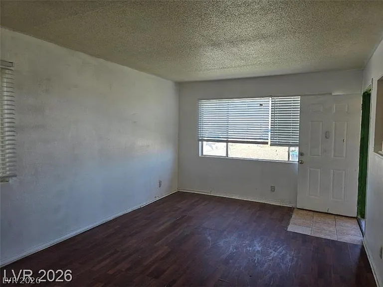 817 Duquesne Ave — Photo 4