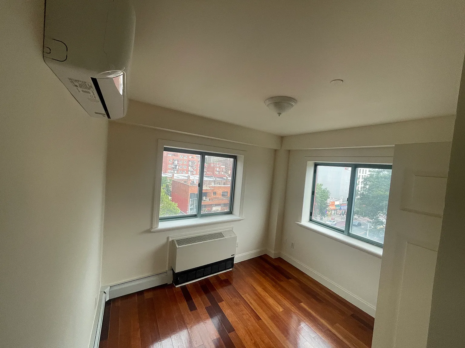 2 bed, 950 sqft, $2,600 — Photo 3