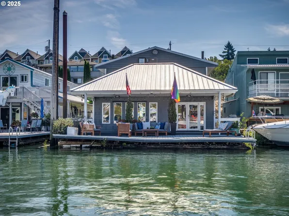 173 NE Bridgeton Rd Slip 25, Portland, OR 97211