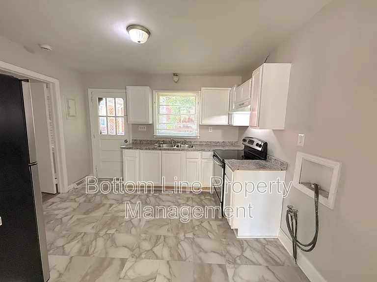 1408 Dean St — Photo 3
