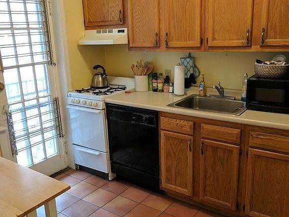 2nd image of 35 Orkney Rd APT 5