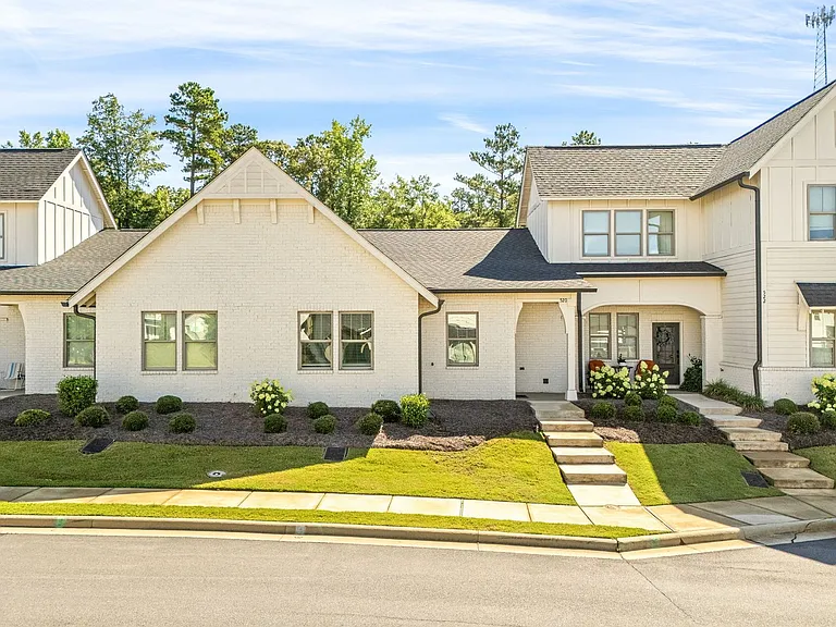 520 Grey Oak Cir — Photo 1