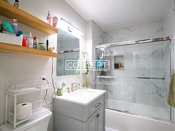 5th image of 724 Parker St #2A