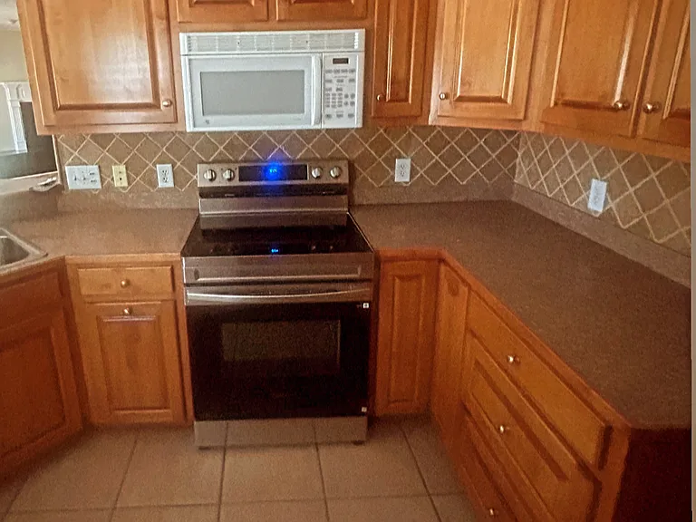 225 Denise Ln — Photo 16