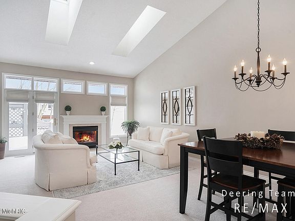 4th image of 2436 Highridge Ln SE